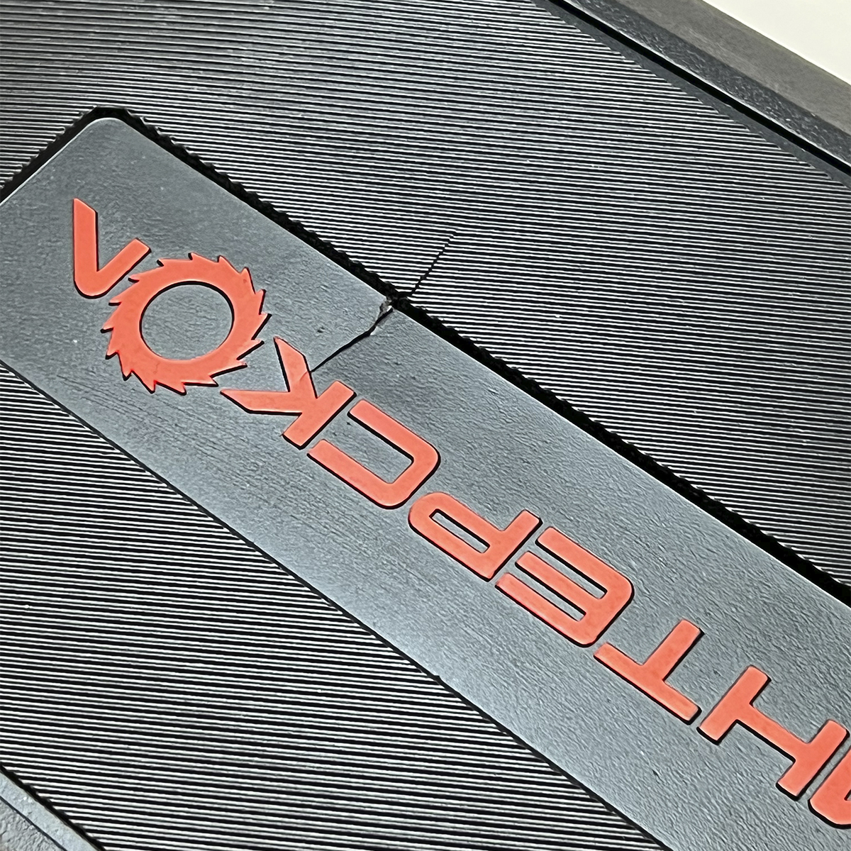 Аккумуляторная угловая шлифмашина ИНТЕРСКОЛ УШМ-125/36ВМЭ, 36 В, 125 мм, 8500 об/мин, c 2 АКБ 2 Ач и ЗУ в кейсе (УЦЕНЕННЫЙ ТОВАР) (956.2.2.70/U)