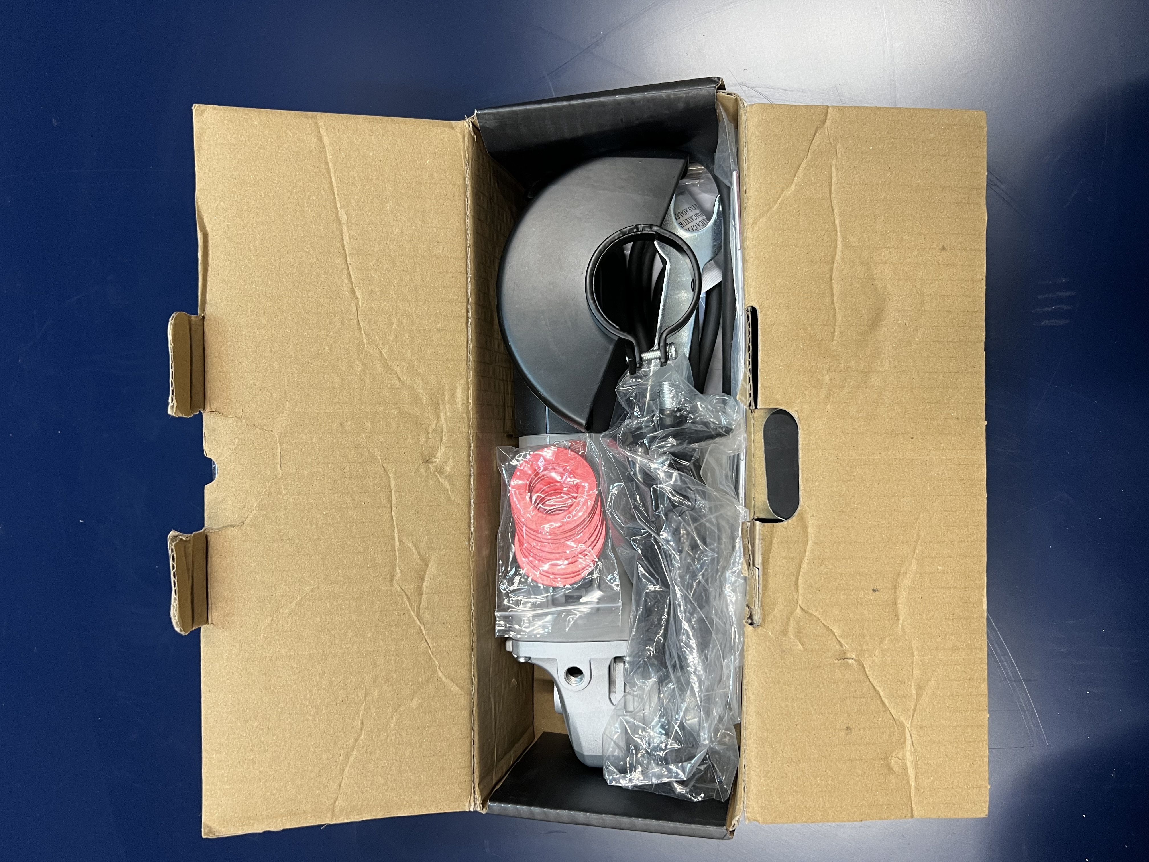 Угловая шлифмашина ИНТЕРСКОЛ УШМ-125/650, 650 Вт, 125 мм, 11000 об/мин, (УЦЕНЕННЫЙ ТОВАР) (826.0.0.70/U)