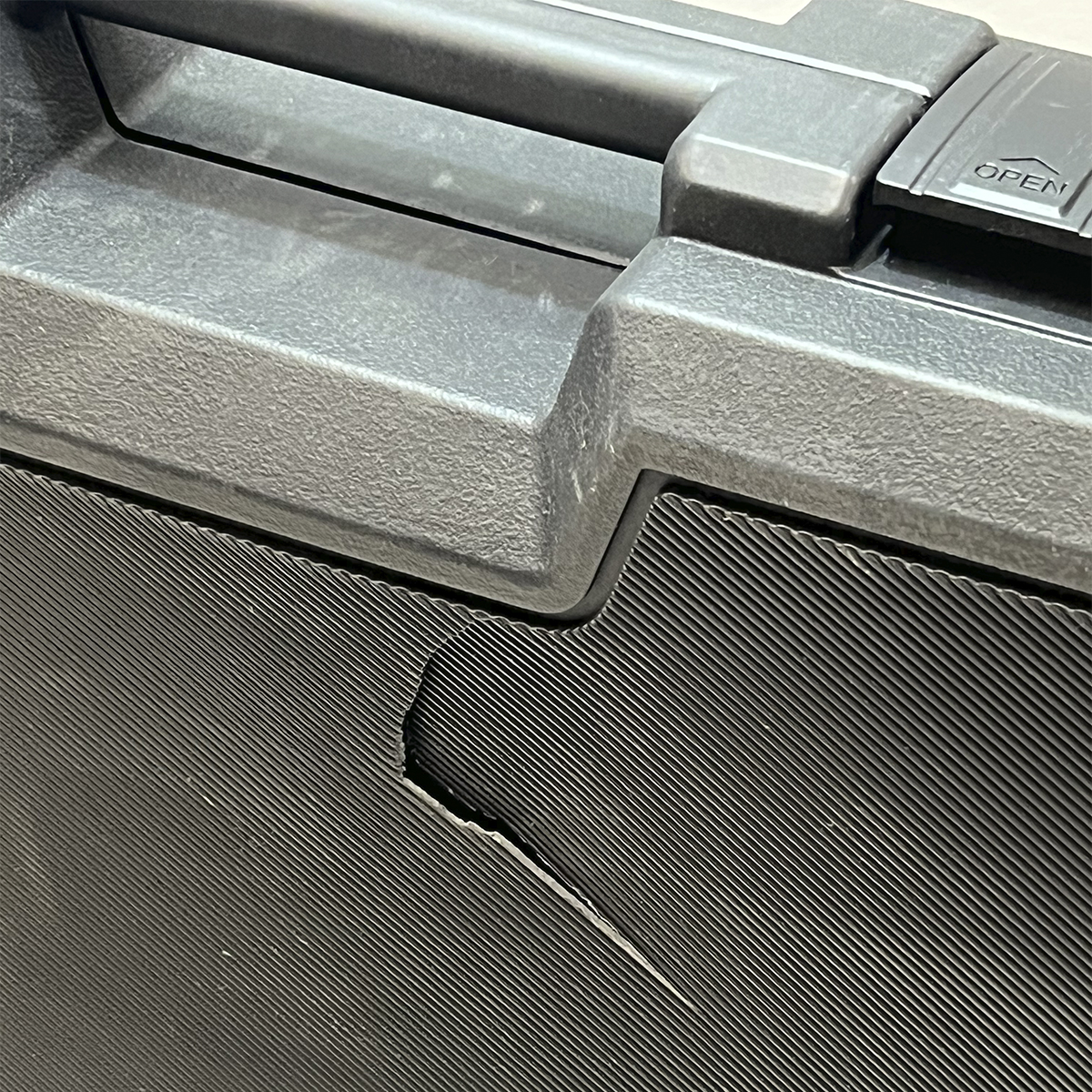 Аккумуляторный гайковерт ИНТЕРСКОЛ ГАУ-400/36ВЭ, 36 В, 400 Нм, 3200 уд/мин, c 2 АКБ 2 Ач и ЗУ в кейсе (УЦЕНЕННЫЙ ТОВАР) (859.2.2.70/U)