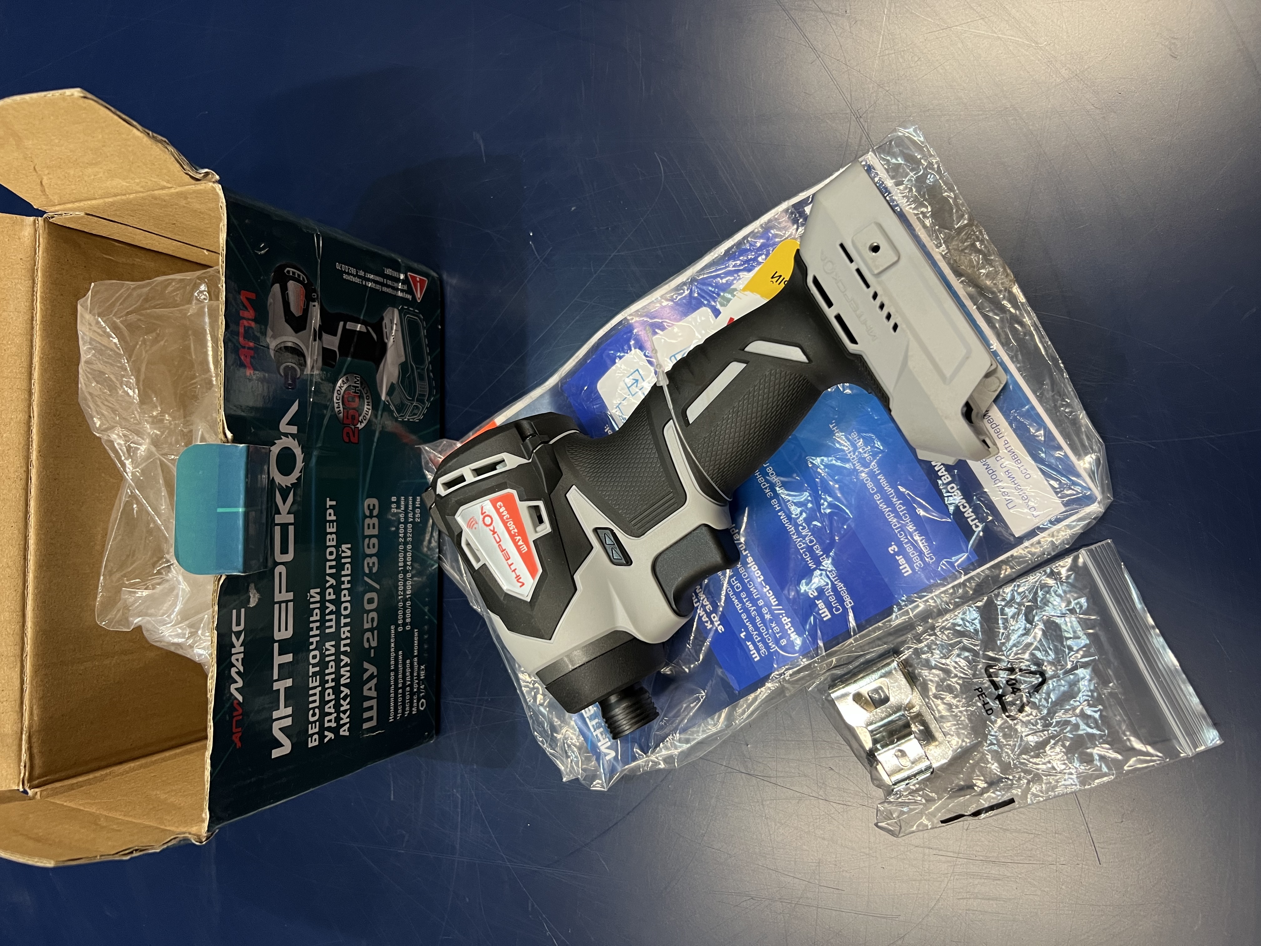 Аккумуляторный ударный шуруповерт ИНТЕРСКОЛ ШАУ-250/36ВЭ 250, 36 В, 250 Нм, 4500 уд/мин, без АКБ и ЗУ (УЦЕНЕННЫЙ ТОВАР) (862.0.0.70/U)