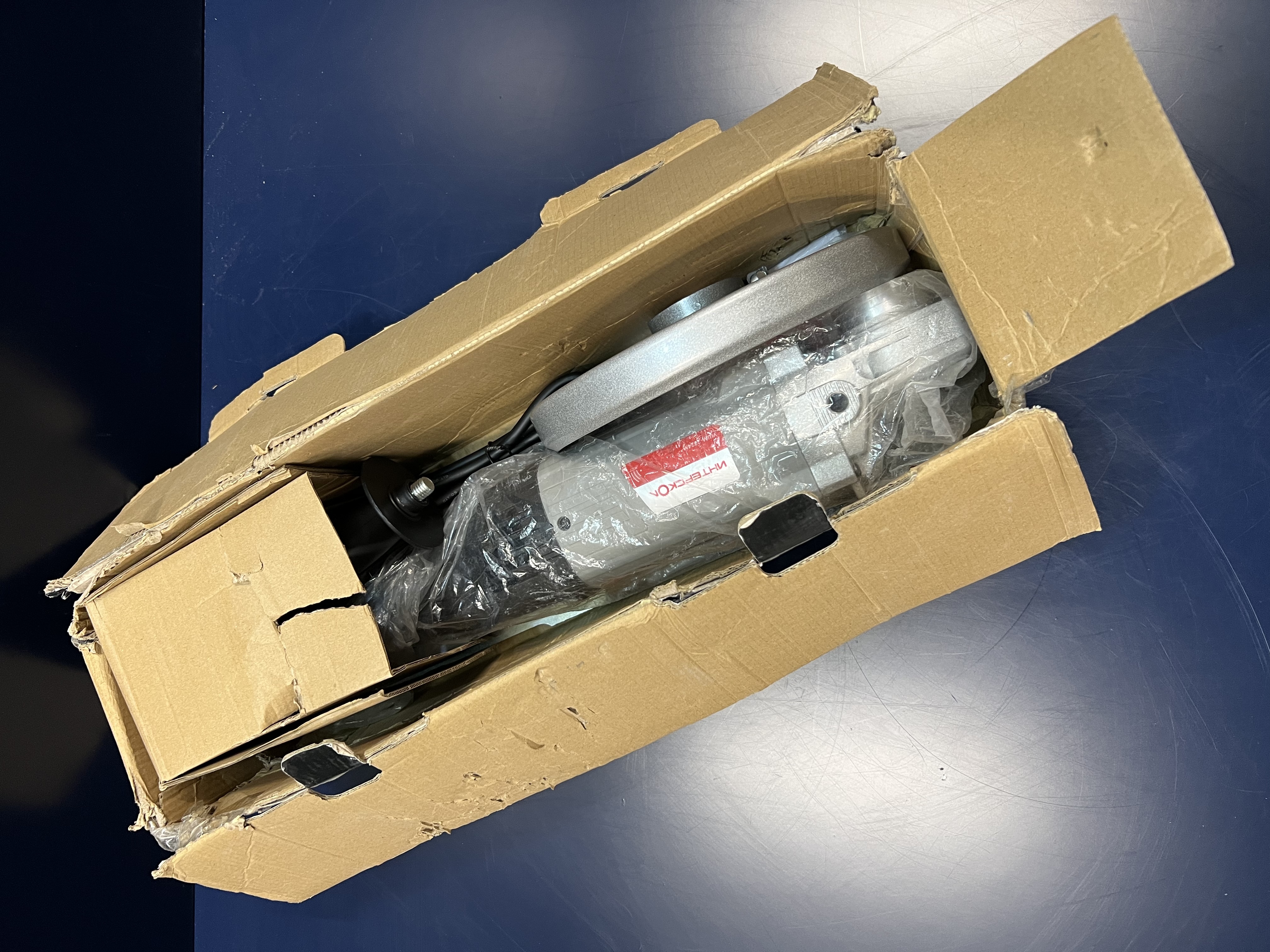 Угловая шлифмашина ИНТЕРСКОЛ УШМ-2324М, 2400 Вт, 230 мм, 6500 об/мин, (УЦЕНЕННЫЙ ТОВАР) (747.1.2.70/U)