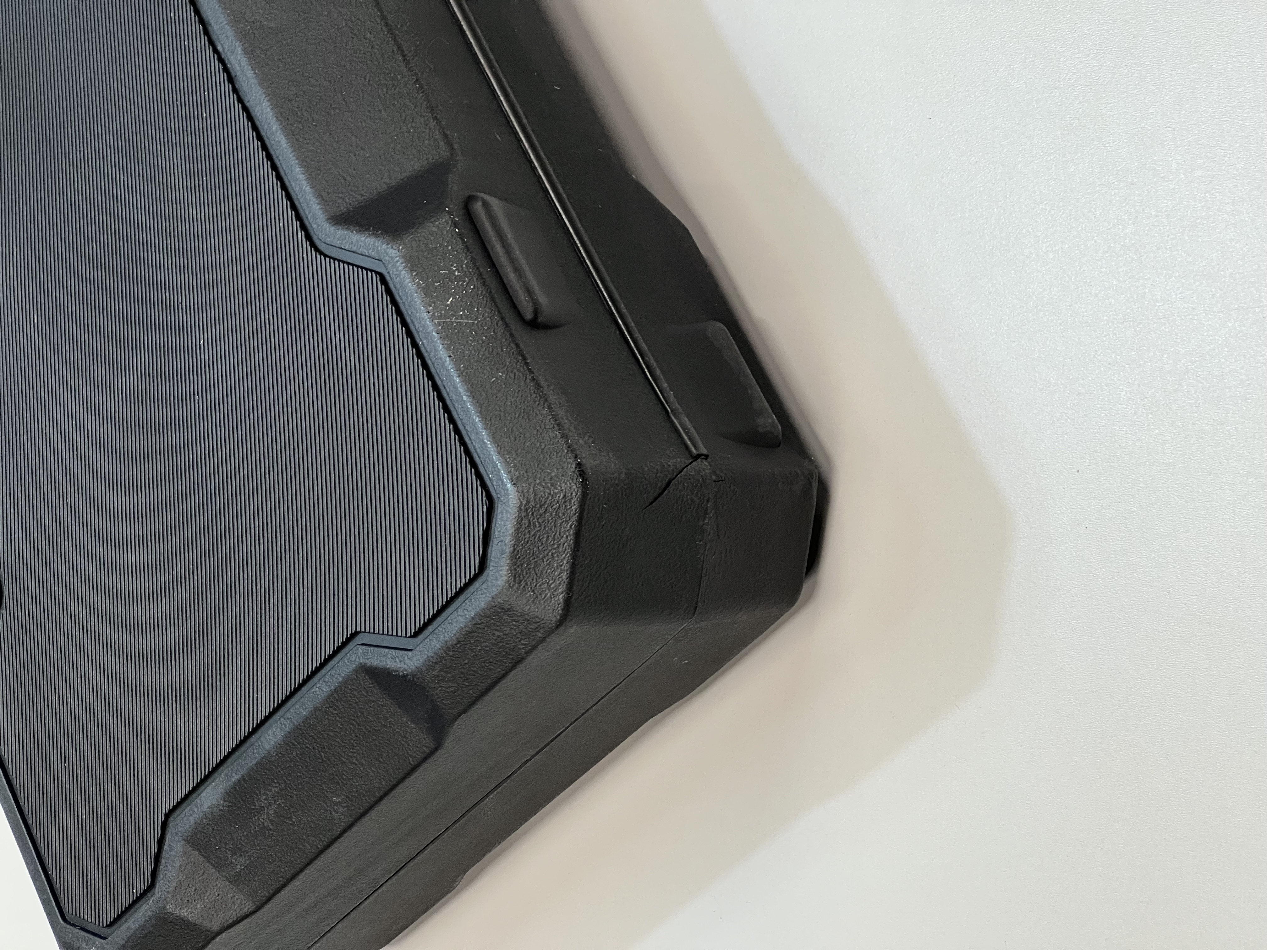 Аккумуляторный гайковерт ИНТЕРСКОЛ ГАУ-400/36ВЭ, 36 В, 400 Нм, 3200 уд/мин, c 2 АКБ 2 Ач и ЗУ в кейсе (УЦЕНЕННЫЙ ТОВАР) (859.2.2.70/U)