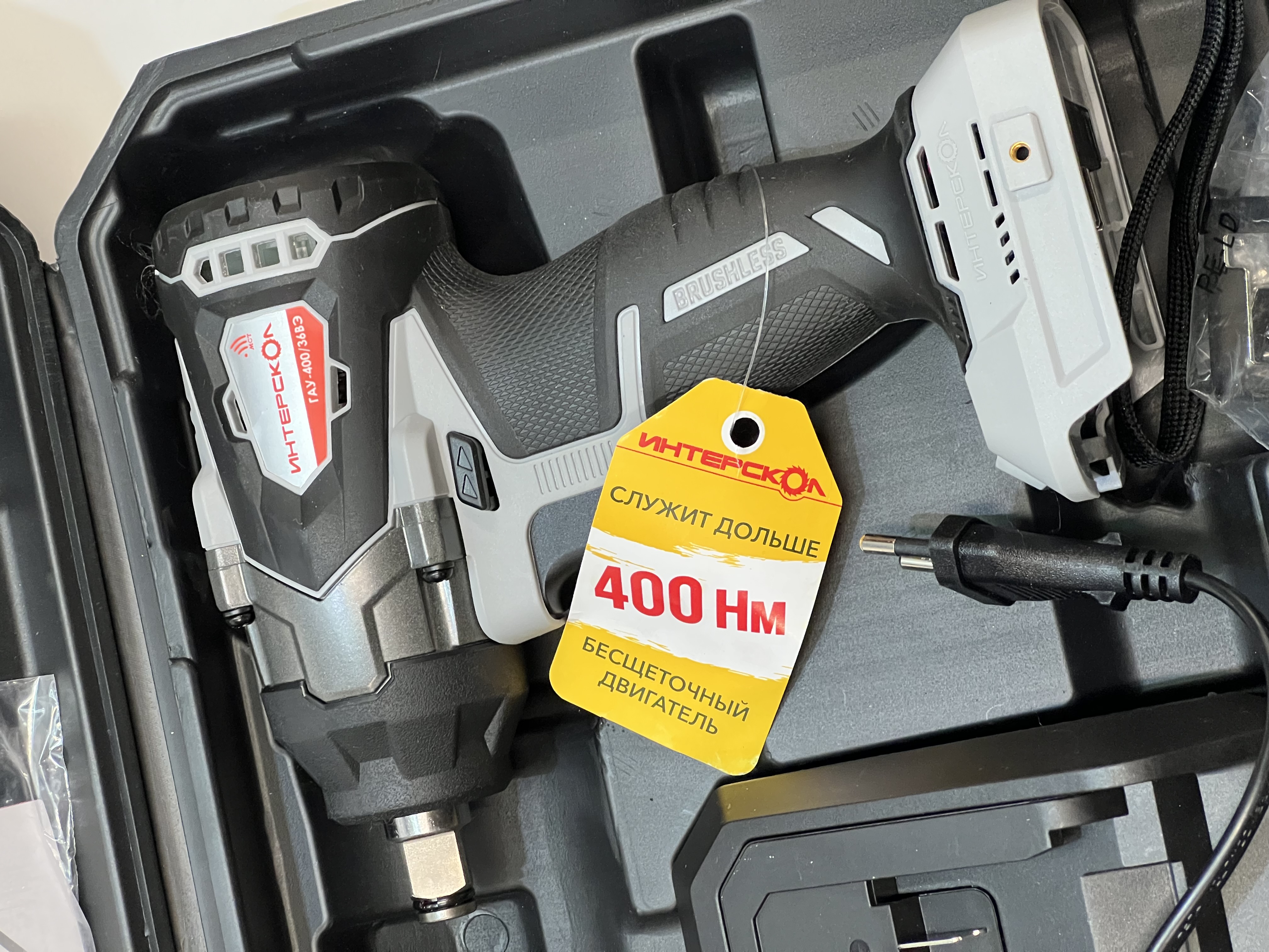 Аккумуляторный гайковерт ИНТЕРСКОЛ ГАУ-400/36ВЭ, 36 В, 400 Нм, 3200 уд/мин, c 2 АКБ 2 Ач и ЗУ в кейсе (УЦЕНЕННЫЙ ТОВАР) (859.2.2.70/U)