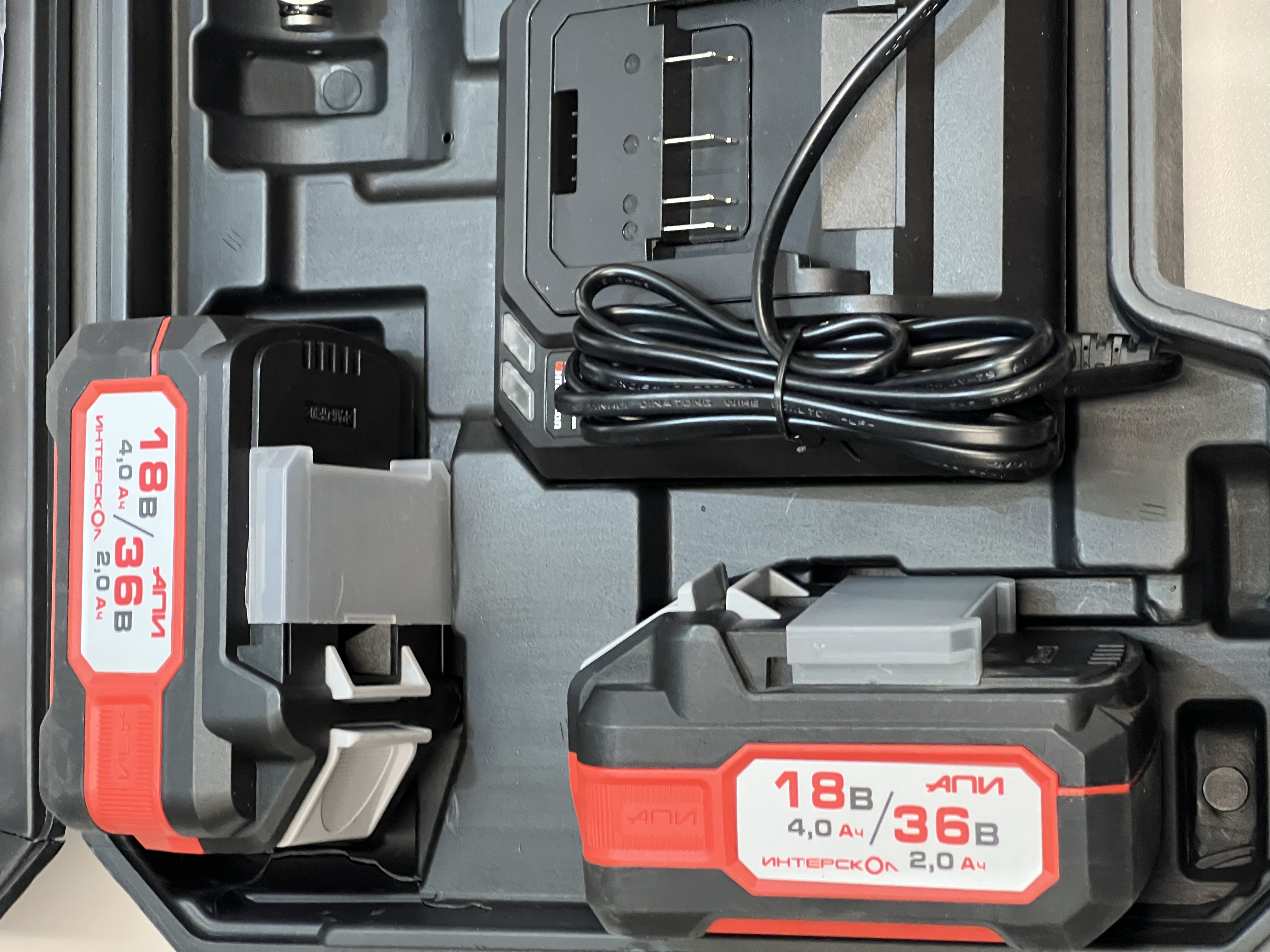 Аккумуляторный гайковерт ИНТЕРСКОЛ ГАУ-400/36ВЭ, 36 В, 400 Нм, 3200 уд/мин, c 2 АКБ 2 Ач и ЗУ в кейсе (УЦЕНЕННЫЙ ТОВАР) (859.2.2.70/U)