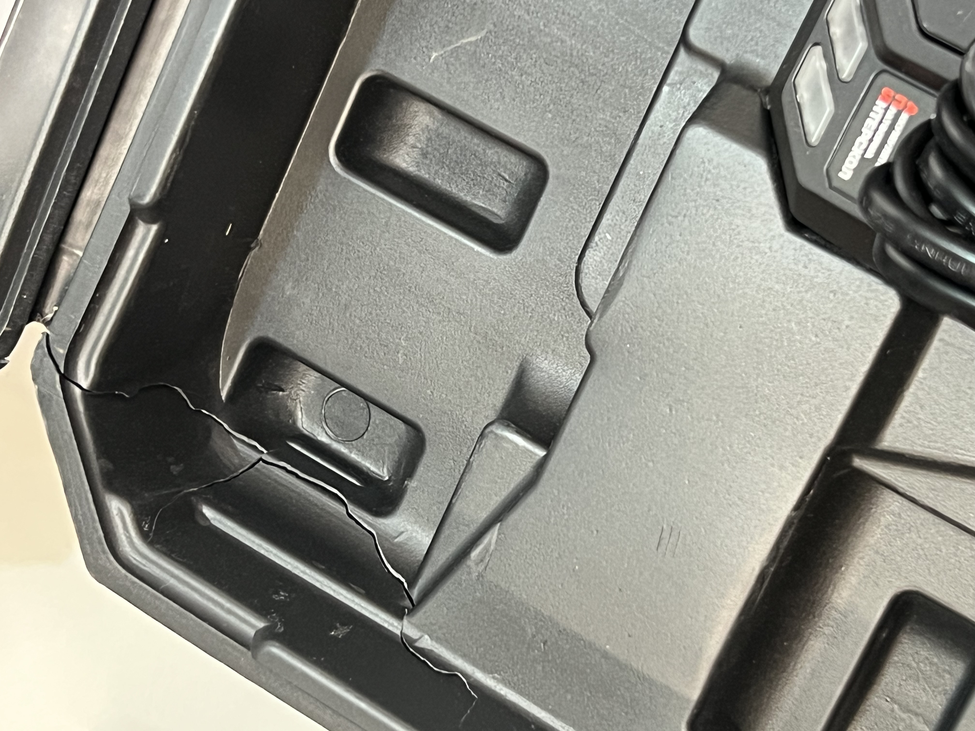 Аккумуляторный гайковерт ИНТЕРСКОЛ ГАУ-400/36ВЭ, 36 В, 400 Нм, 3200 уд/мин, c 2 АКБ 2 Ач и ЗУ в кейсе (УЦЕНЕННЫЙ ТОВАР) (859.2.2.70/U)