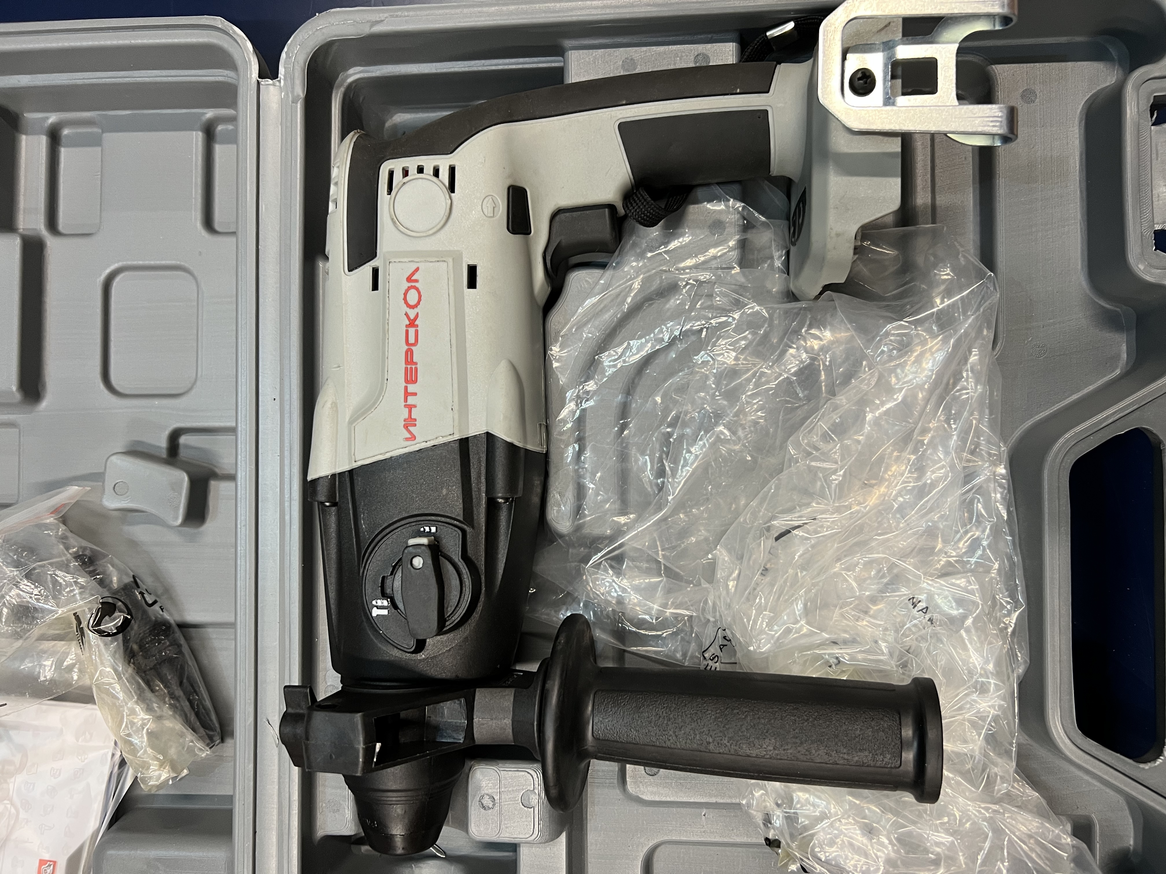 Аккумуляторный перфоратор ИНТЕРСКОЛ ПА-18/18Л2, 18 В, 1.3 Дж, 6900 уд/мин, без АКБ и ЗУ, в кейсе (УЕНЕННЫЙ ТОВАР) (329.0.0.74/U)