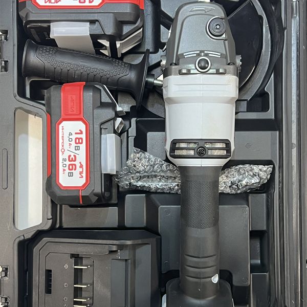 Аккумуляторная угловая шлифмашина ИНТЕРСКОЛ УШМ-125/36ВМЭ, 36 В, 125 мм, 8500 об/мин, c 2 АКБ 2 Ач и ЗУ в кейсе (УЦЕНЕННЫЙ ТОВАР) (956.2.2.70/U)