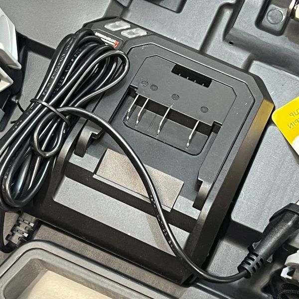 Аккумуляторный гайковерт ИНТЕРСКОЛ ГАУ-400/36ВЭ, 36 В, 400 Нм, 3200 уд/мин, c 2 АКБ 2 Ач и ЗУ в кейсе (УЦЕНЕННЫЙ ТОВАР) (859.2.2.70/U)