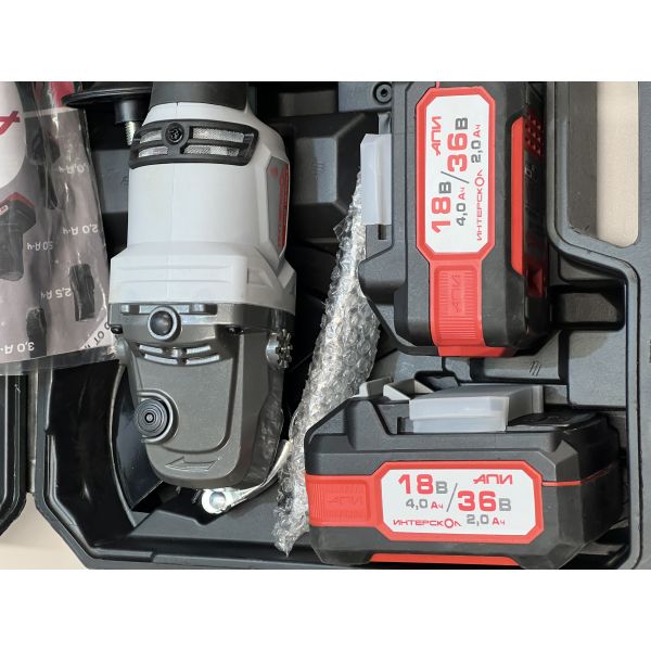 Аккумуляторная угловая шлифмашина ИНТЕРСКОЛ УШМ-125/36ВМЭ, 36 В, 125 мм, 8500 об/мин, c 2 АКБ 2 Ач и ЗУ в кейсе (УЦЕНЕННЫЙ ТОВАР) (956.2.2.70/U)