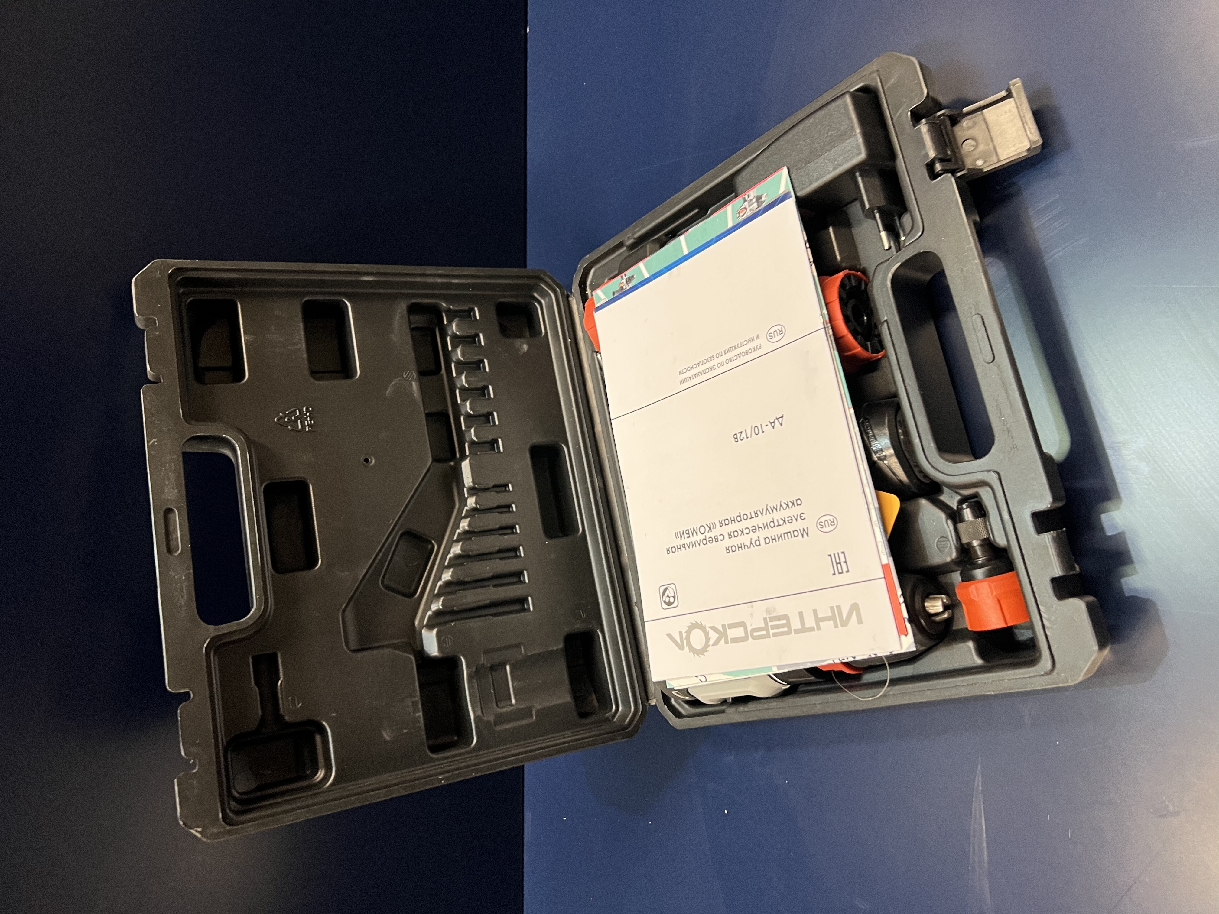 Дрель-шуруповерт ИНТЕРСКОЛ КомбиМАКС ДА-10/12В 36, 12 В, 1450 об/мин, c 2 АКБ 2 Ач и ЗУ в кейсе (УЦЕНЕННЫЙ ТОВАР) (687.2.2.79/U)