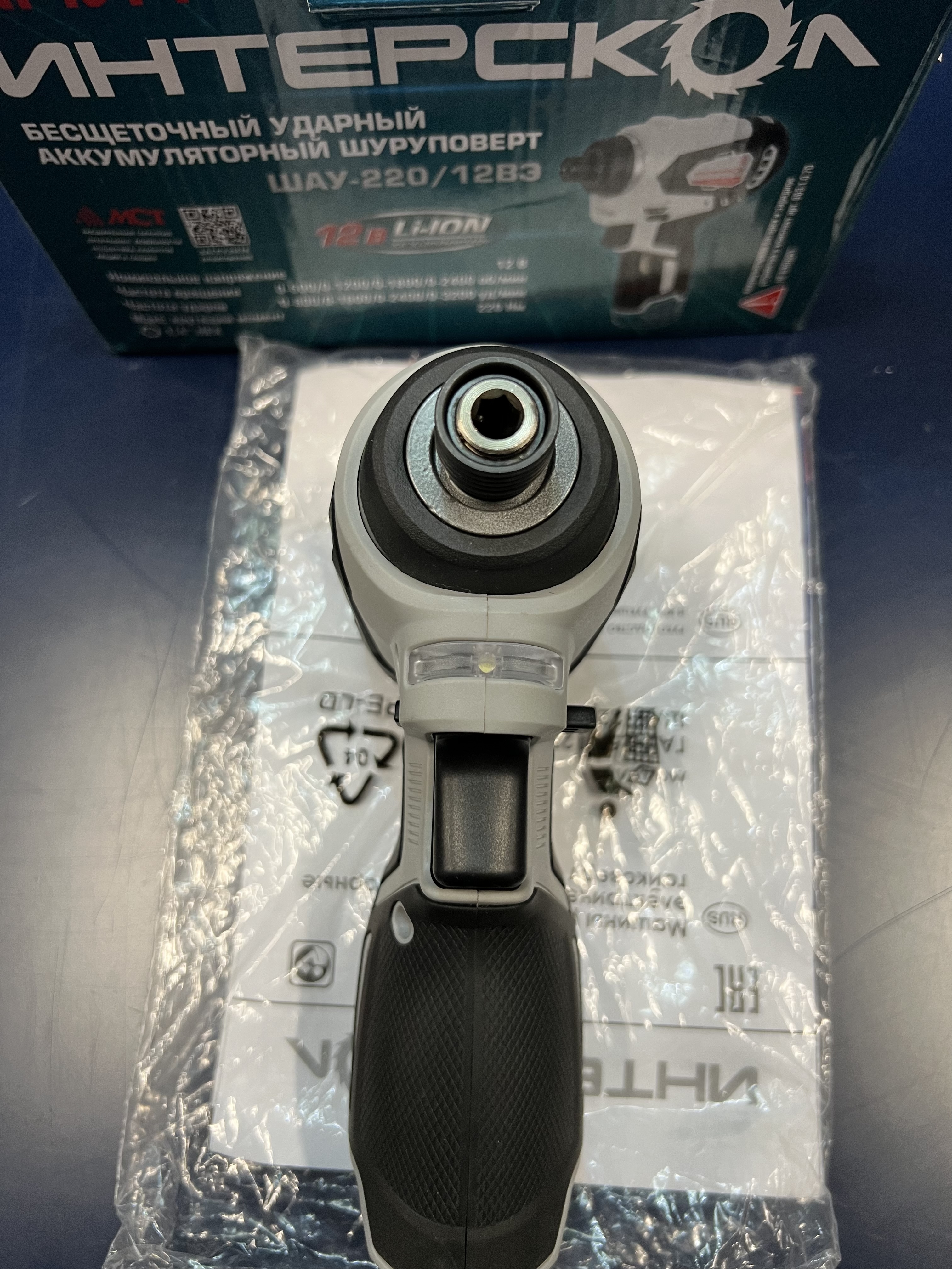 Аккумуляторный ударный шуруповерт ИНТЕРСКОЛ ШАУ-220/12ВЭ, 12 В, 220 Нм, 3200 уд/мин, без АКБ и ЗУ (УЦЕНЕННЫЙ ТОВАР) (803.1.0.70/U)