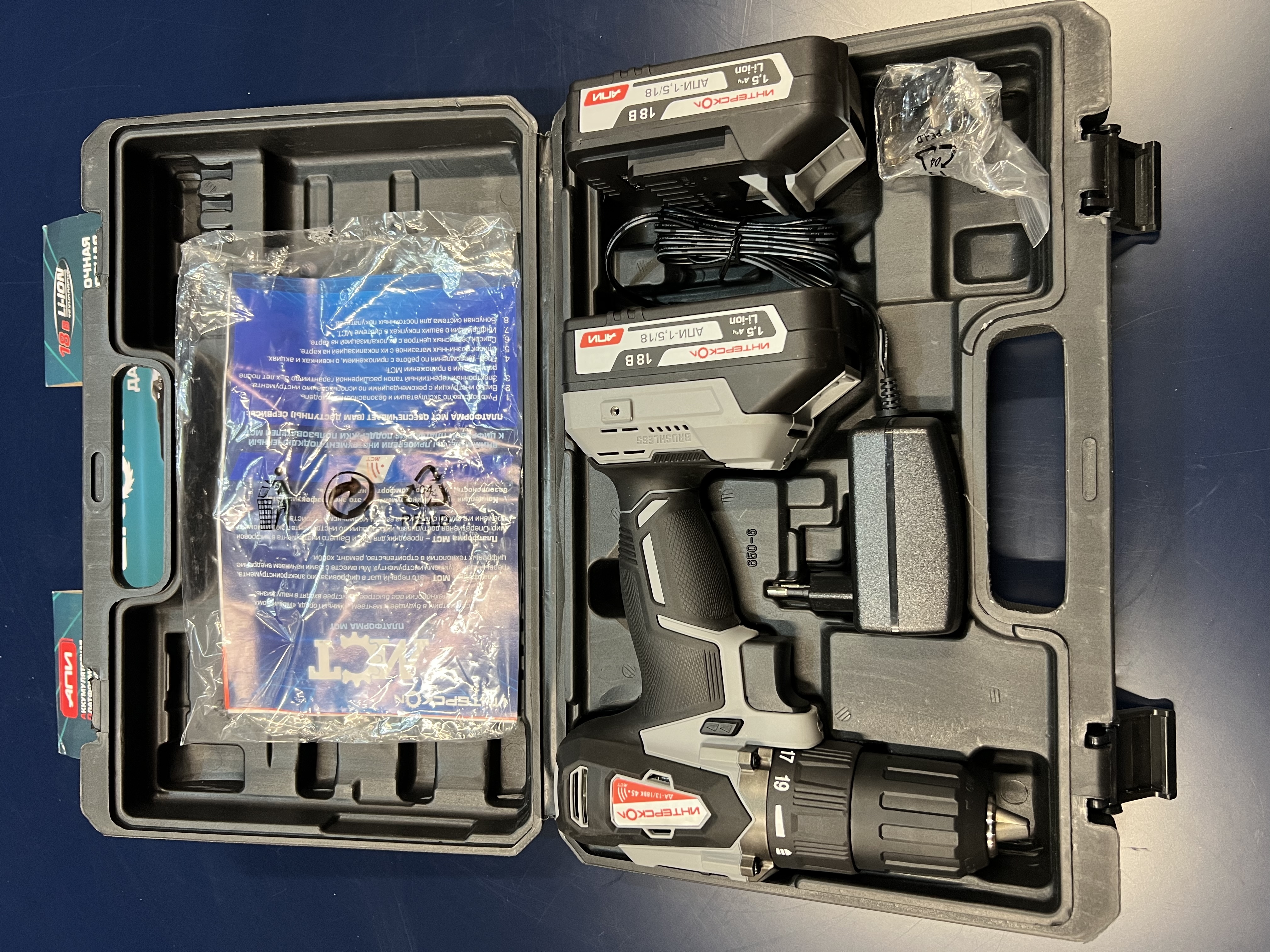 Аккумуляторная дрель-шуруповерт ИНТЕРСКОЛ ДА-13/18ВК 45, 18 В, 1700 об/мин, с 2 АКБ 1.5 Ач и ЗУ, в кейсе (УЦЕНЕННЫЙ ТОВАР) (575.1.2.70/U)