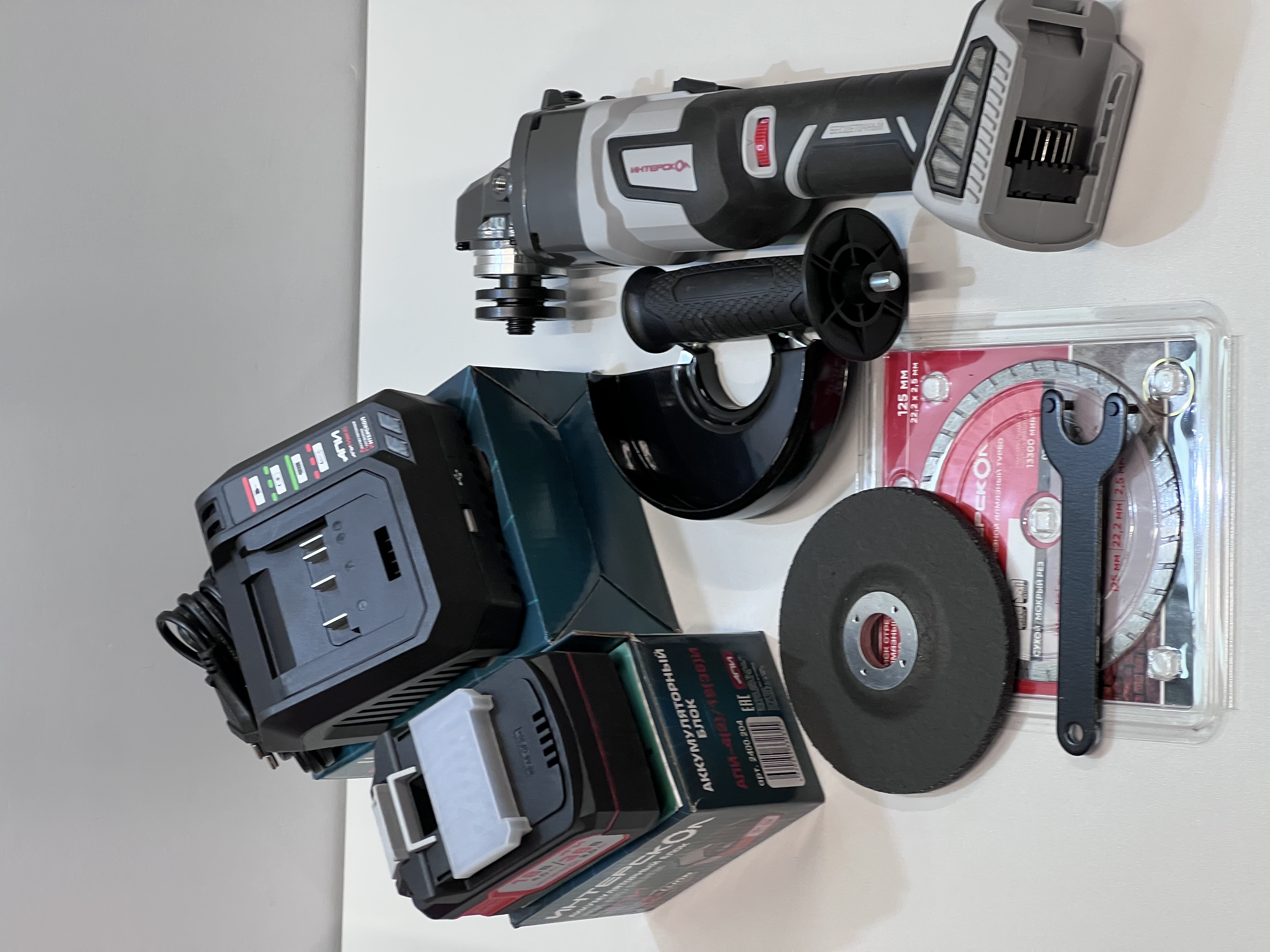 Угловая шлифмашина ИНТЕРСКОЛ УШМ-125/36ММ, 36 В, 125 мм, 8500 об/мин, (УЦЕНЕННЫЙ ТОВАР) (900.4.1.42/U1)