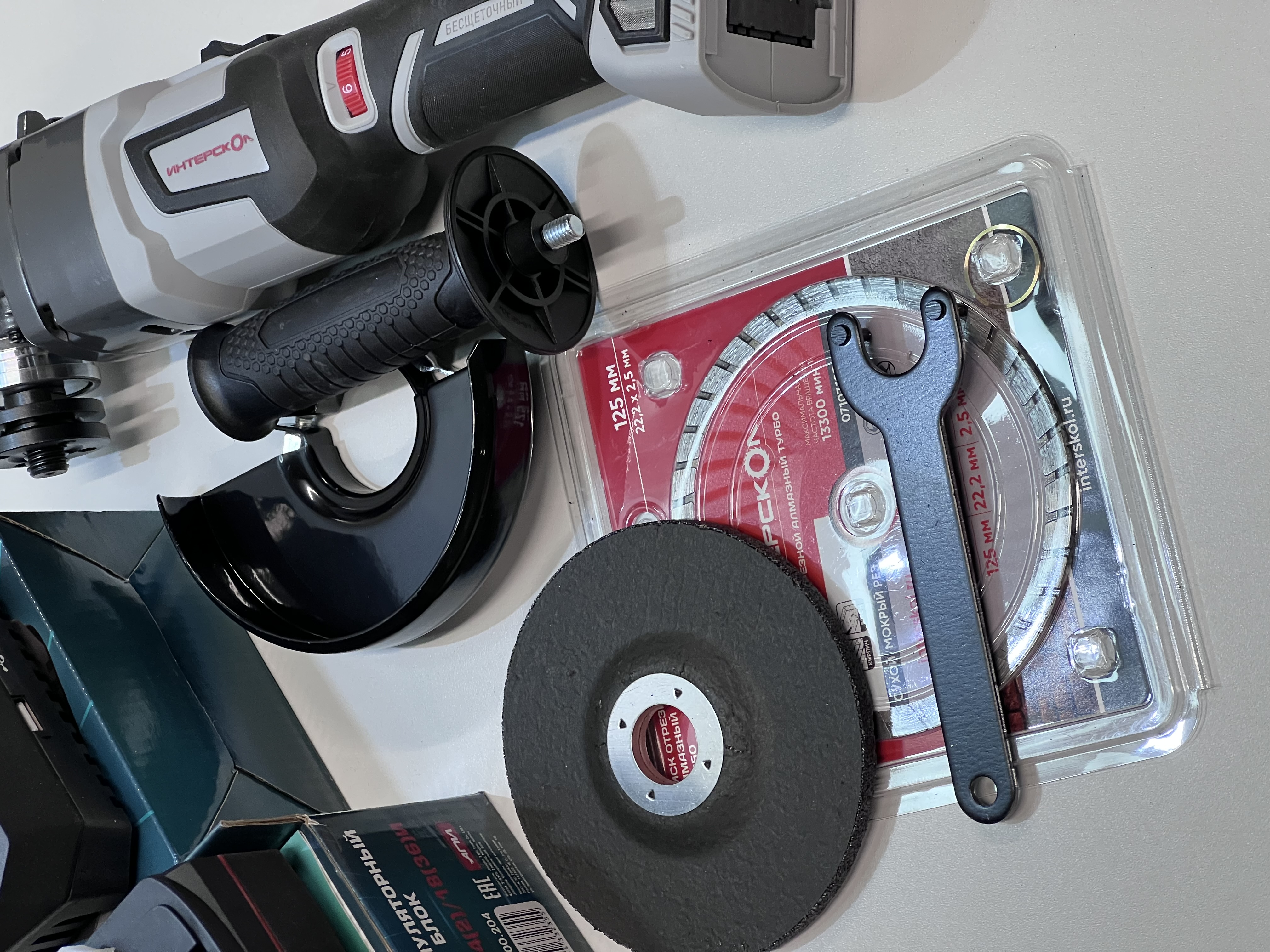 Угловая шлифмашина ИНТЕРСКОЛ УШМ-125/36ММ, 36 В, 125 мм, 8500 об/мин, (УЦЕНЕННЫЙ ТОВАР) (900.4.1.42/U1)